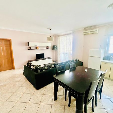 Lovely 3-Bedroom Rental Unit In Durrës Eksteriør bilde